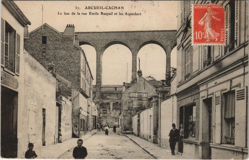 Carte postale ancienne Arcueil-Cachan - Le bas de la rue Emile Raspail et les à Arcueil