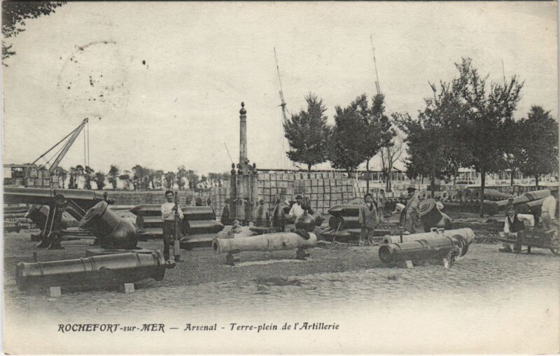 Carte postale ancienne Rochefort-sur-Mer - Arsenal-Terre-plein de l'Artillerie à Rochefort