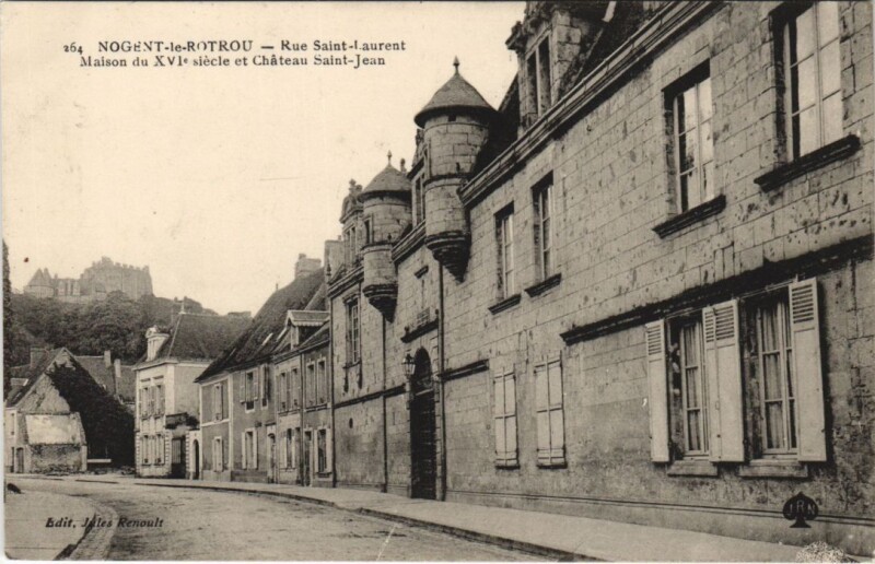 Carte postale ancienne Nogent-le-Rotrou - Rue Saint-Laurent Maison du Xvi siéce et à Nogent-le-Rotrou