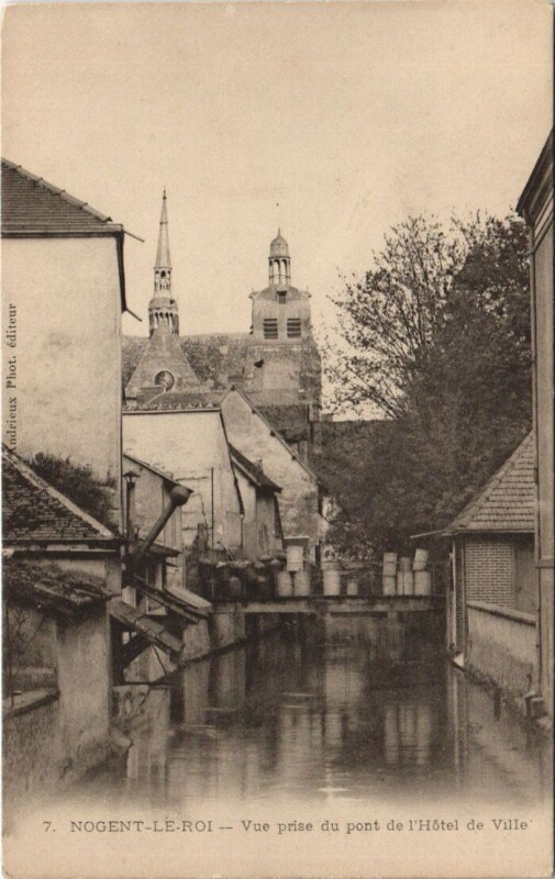 Carte postale ancienne Nogent-le-Roi - Vue prise du pont de l'Hotel de Ville à Nogent-le-Roi