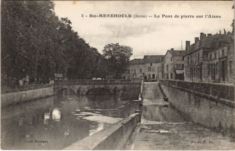 Carte postale ancienne Sainte-Menehould - Le Pont de Pierre sur l'Aisne à Sainte-Menehould