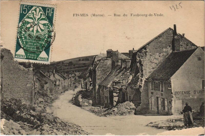 Carte postale ancienne Fismes - Rue du Faubourg - de - Vesle à Fismes