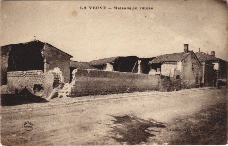 Carte postale ancienne La Veuve - Maisons en Ruines à La Veuve