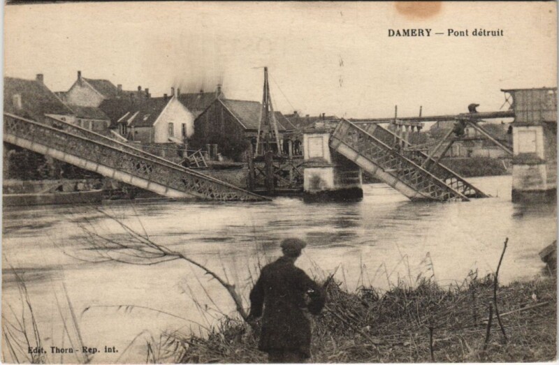 Carte postale ancienne Damery - Pont detruit à Damery