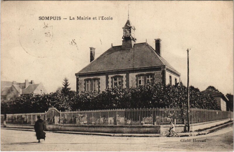 Carte postale ancienne Sompuis - La Mairie et l'Ecole à Sompuis