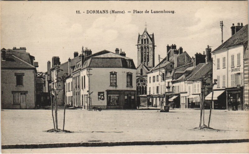 Carte postale ancienne Dormans - Place de Luxembourg à Dormans