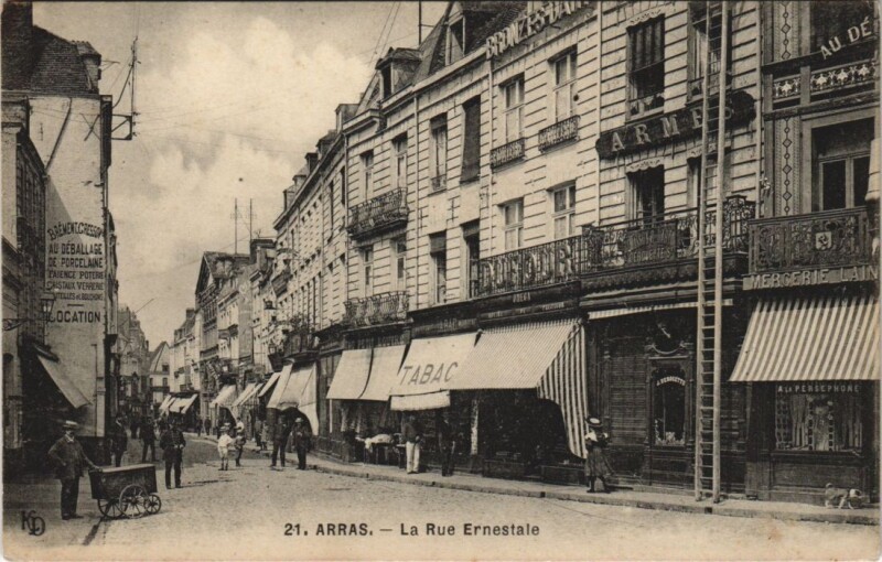 Carte postale ancienne Arras-La Rue Ernestale à Arras