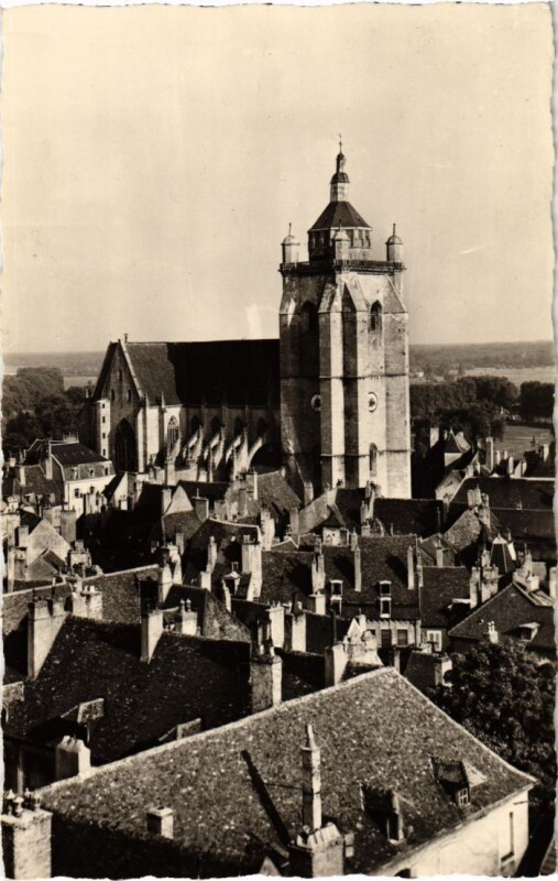 Carte postale ancienne Dole- Ses Vieilles Maisons groupees autour du Clocher France