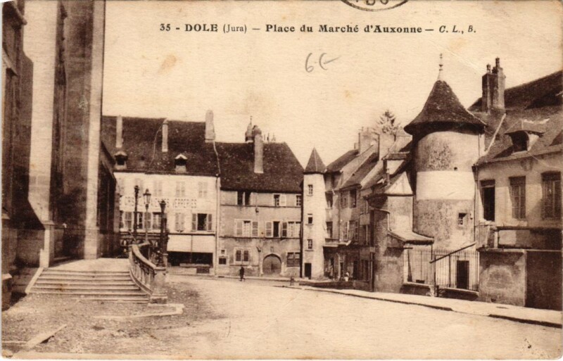 Carte postale ancienne Dole- Place du Marche d'Auxonne France
