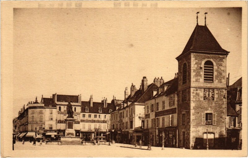 Carte postale ancienne Lons le Saunier- Place de la Liberte France à Lons-le-Saunier
