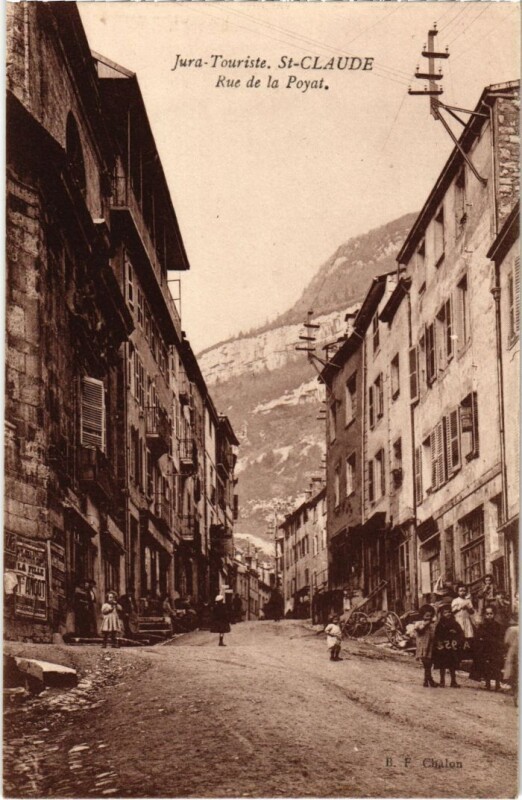 Carte postale ancienne Saint Claude- Rue de la Poyat France à Saint-Claude