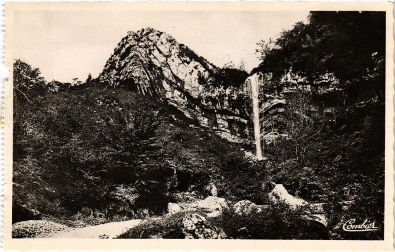 Carte postale ancienne Saint Claude- Route de la Faucille,Chapeau de Gendarme France à Saint-Claude