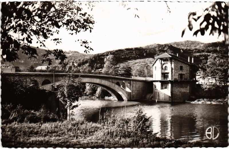 Carte postale ancienne Thoirette- Le Pont et l'hotel France