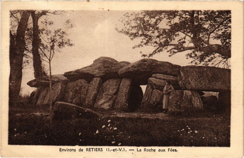 Carte postale ancienne Env.de Retiers La Roche aux Fees France à Retiers