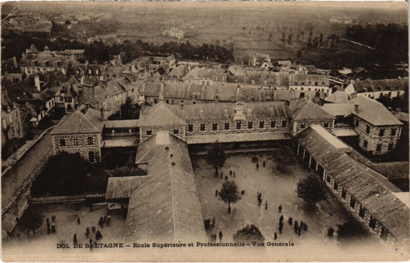 Carte postale ancienne Dol de Bretagne Ecole Sup.et Prof.-Vue Generale France à Dol-de-Bretagne