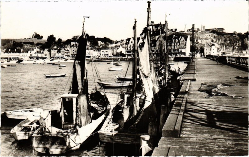 Carte postale ancienne Cancale Bateaux de Peche France à Cancale
