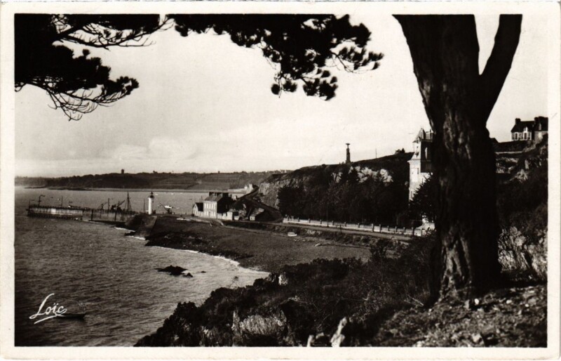 Carte postale ancienne Cancale La Rade et la pointe des Crolles France à Cancale