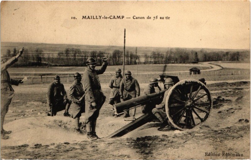 Carte postale ancienne Camp-de-Mailly - Canon de 75 au tir
