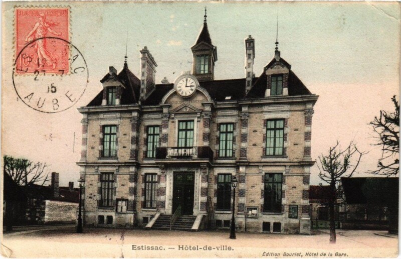 Carte postale ancienne Estissac - Hotel de Ville à Estissac