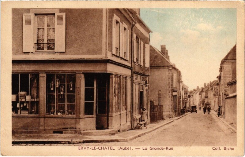 Carte postale ancienne Ervy-le-Chatel - La Grande rue à Ervy-le-Châtel