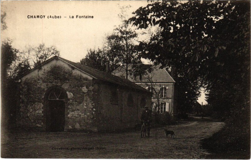 Carte postale ancienne Chamoy - La Fontaine à Chamoy