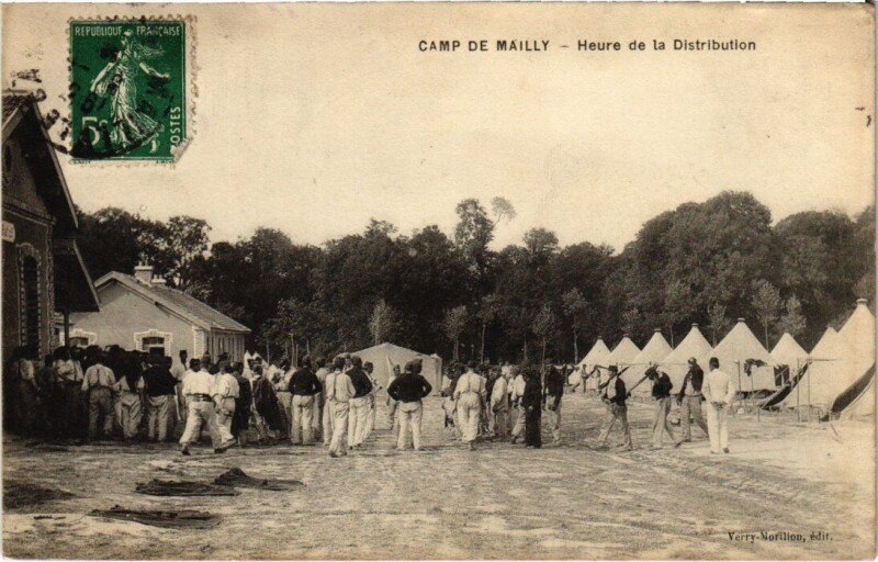 Carte postale ancienne Camp-de-Mailly - Heure de la Distribution