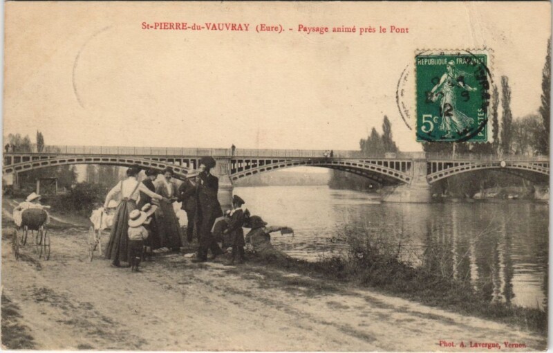 Carte postale ancienne Saint-Pierre du Vauvray-Paysage animé pres le Pont à Saint-Pierre-du-Vauvray