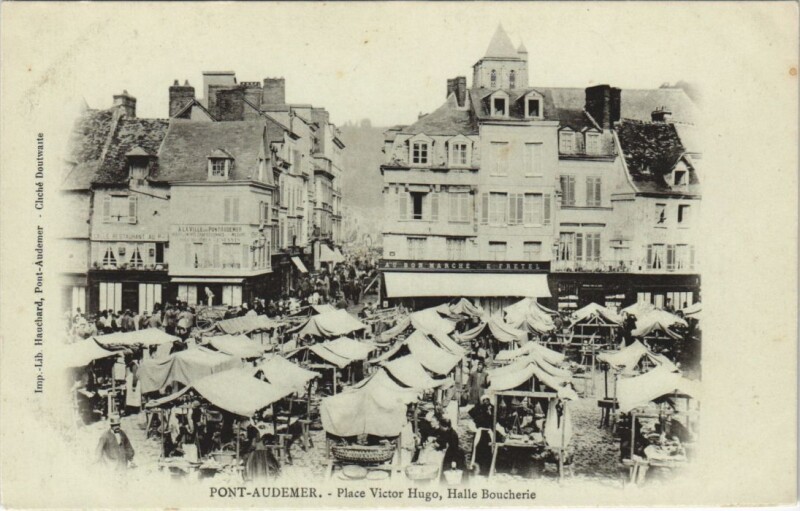 Carte postale ancienne Pont-Audemer - Place Victor Hugo Halle Boucherie à Pont-Audemer
