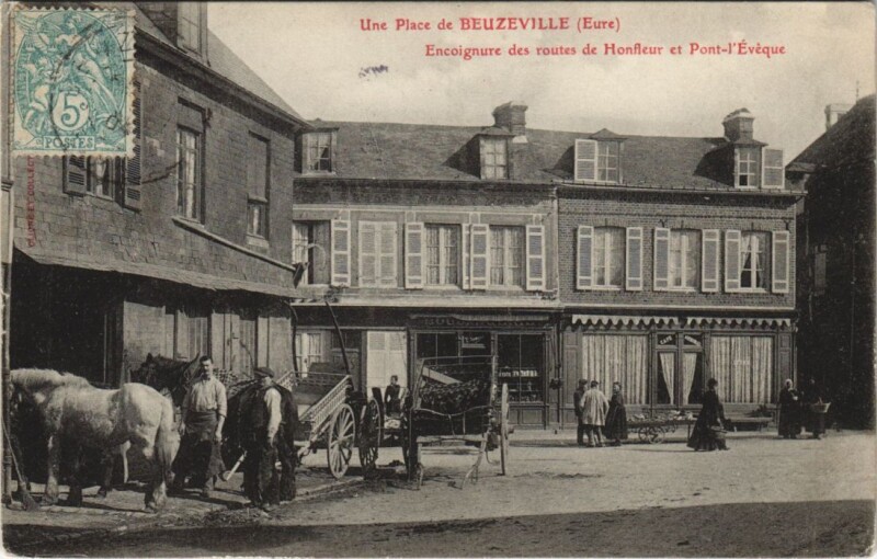 Carte postale ancienne Une Place de Beuzeville à Beuzeville