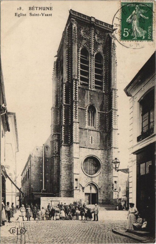 Carte postale ancienne Bethune-Eglise Saint Waast