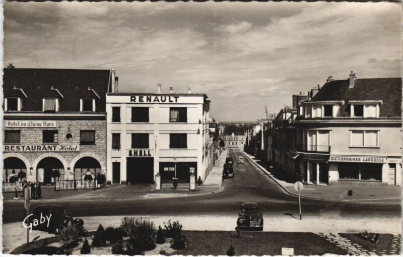 Carte postale ancienne La Loupe Place de l'Hotel de Ville à La Loupe
