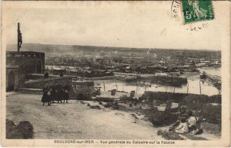 Carte postale ancienne Boulogne-sur-Mer - Vue générale du Calvaire sur la Falaise à Boulogne-sur-Mer