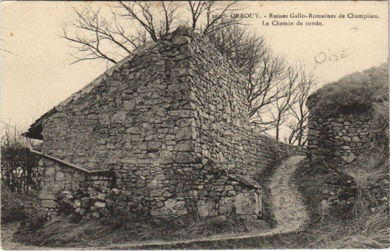 Carte postale ancienne Orrouy - Ruines Gallo - Romaines de Champliez Le Chemin de Ronde à Orrouy