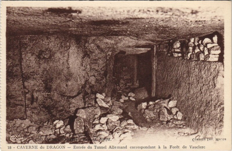 Carte postale ancienne Caverne du Dragon - Entree du Tunnel Allemand