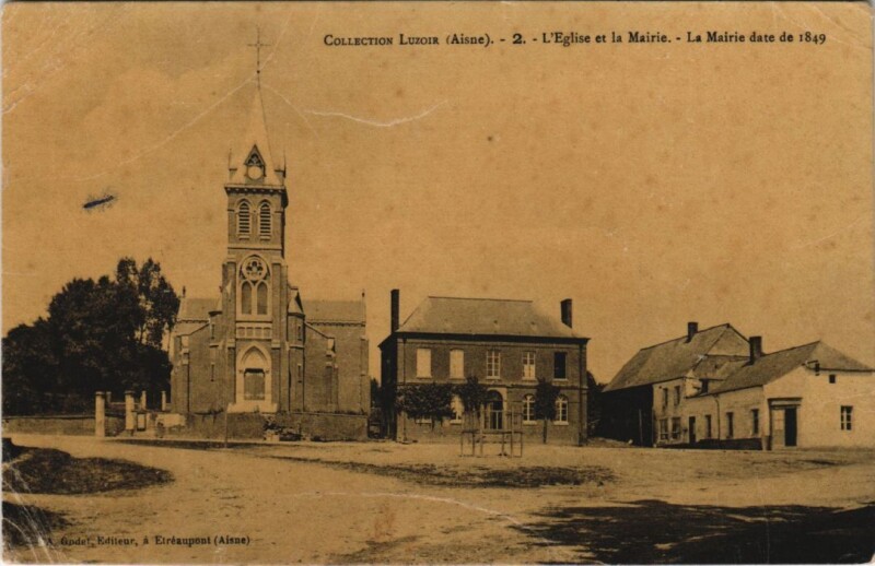 Carte postale ancienne Luzoir - L'Eglise et la Mairie à Luzoir