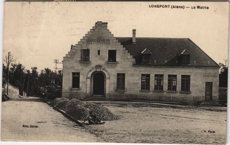 Carte postale ancienne Longpont - La Mairie à Longpont