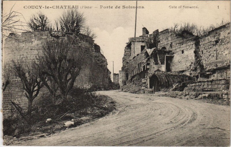 Carte postale ancienne Coucy-le-Chateau - Porte de Soissons à Soissons