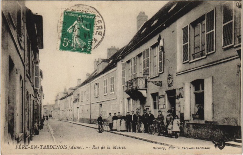 Carte postale ancienne Fere-en-Tardenois - Rue de la Mairie à Fère-en-Tardenois