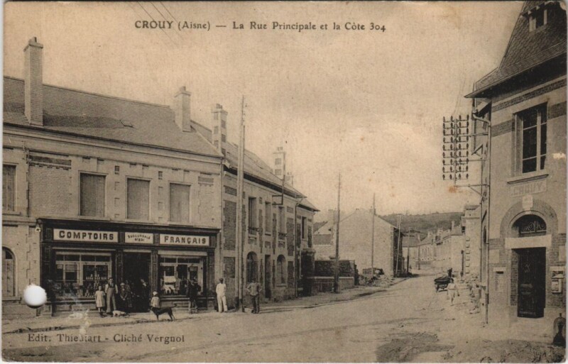 Carte postale ancienne Crouy - La Rue Principale et le Cote 304 à Crouy
