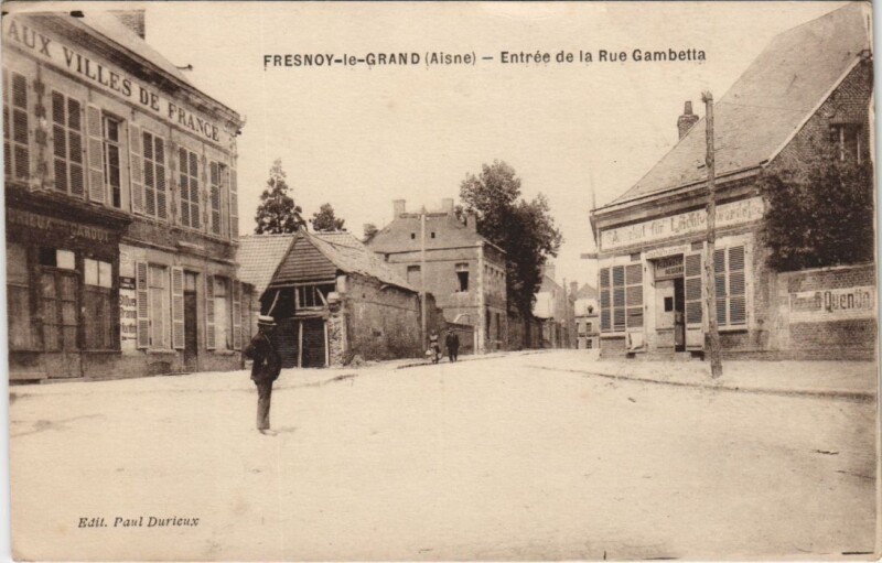 Carte postale ancienne Fresnoy-le-Grand - Entree de la Rue Gambetta à Fresnoy-le-Grand