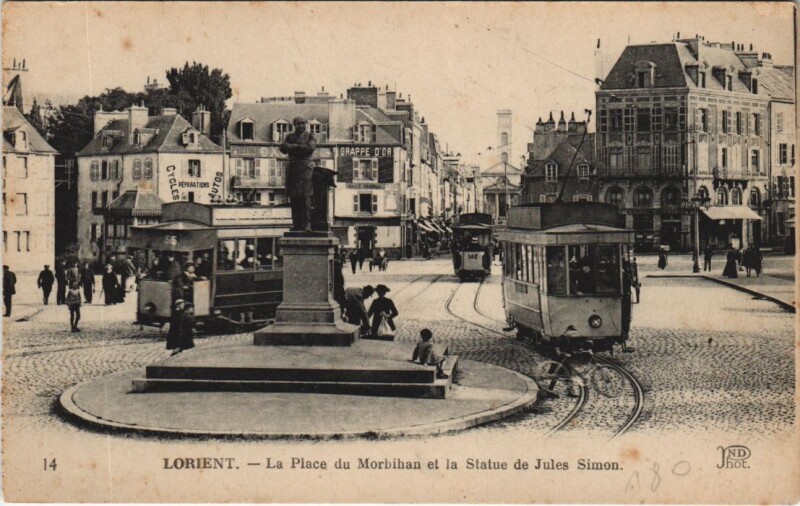 Carte postale ancienne Lorient Place Ddu Morbihan Statue Jules Simon à Lorient
