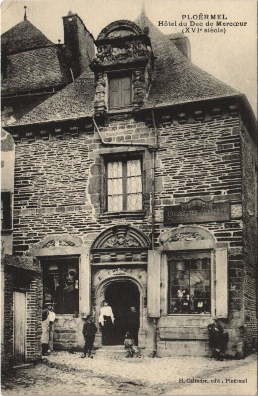 Carte postale ancienne Ploermel - Hotel du Duc de Mercoeur (Xvi siecle) à Ploërmel
