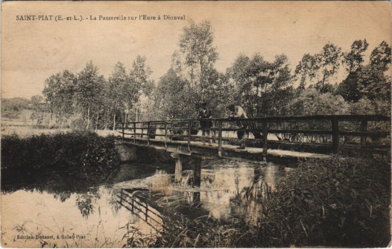 Carte postale ancienne Saint-Piat - La Passerelle sur l'Eure a Dionval à Saint-Piat