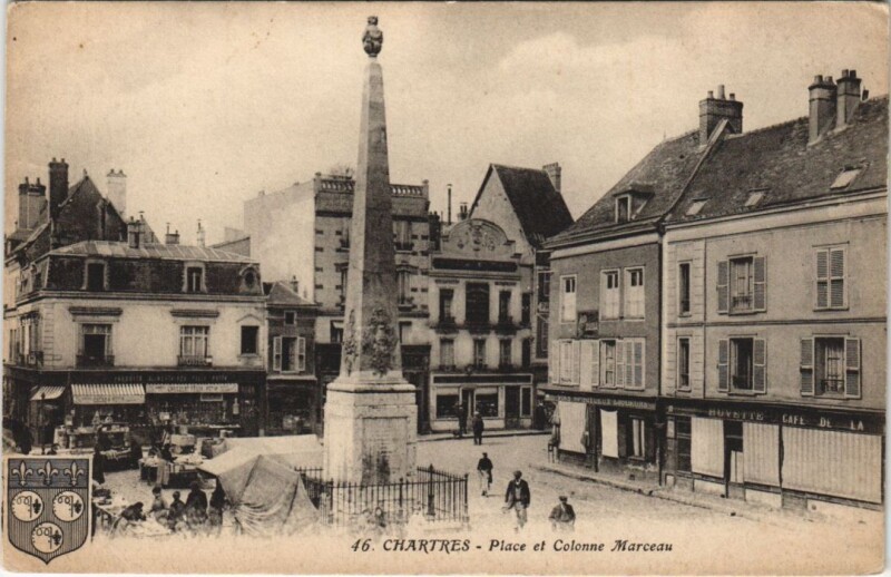 Carte postale ancienne Chartres - Place et Colonne Marceau à Chartres