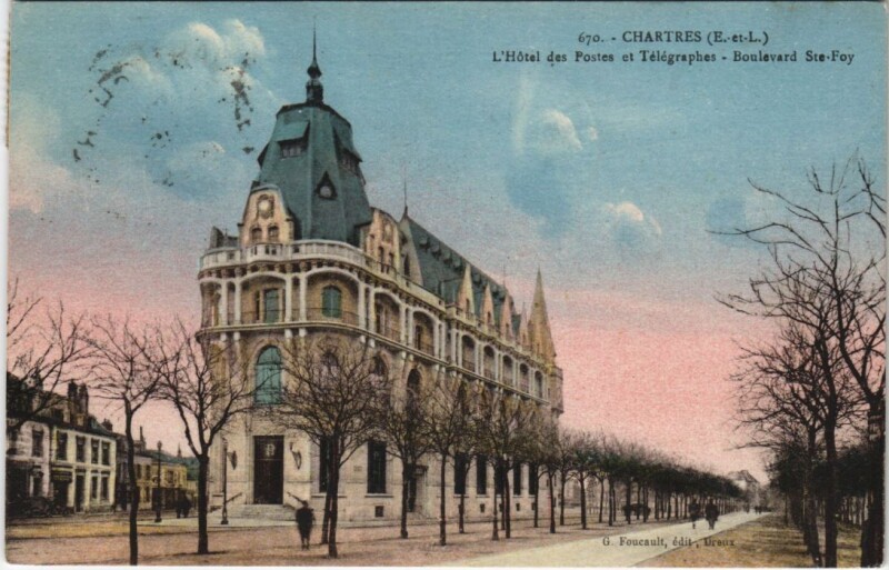 Carte postale ancienne Chartres - L'Hotel des Postes et Télégraphes - Boulevard à Chartres