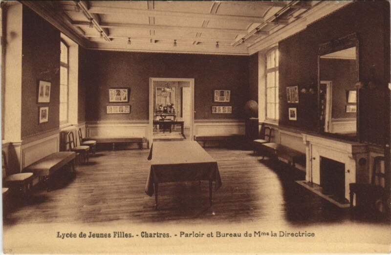 Carte postale ancienne Lycée de Jeunes Filles - Chartres - Parloir et Bureau de Mme la à Chartres