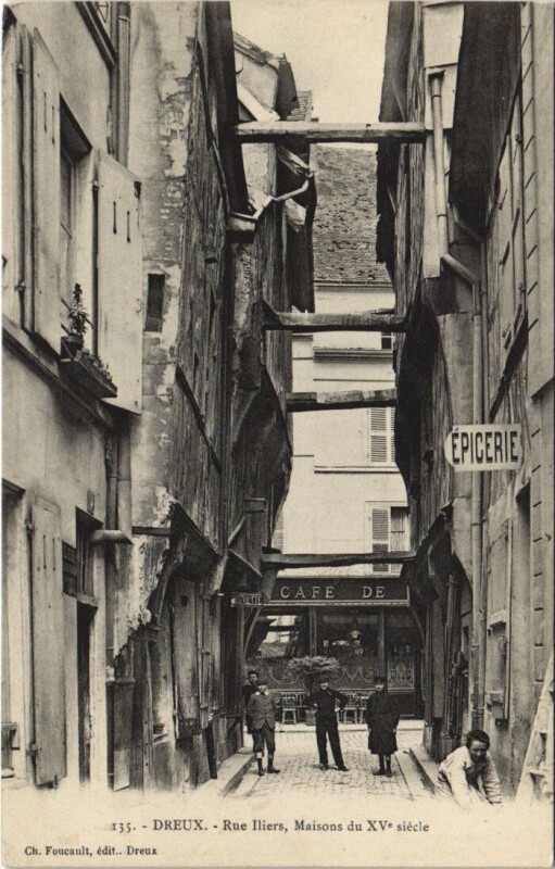Carte postale ancienne Dreux - Rue Illiers Maison du Xv siécle à Dreux