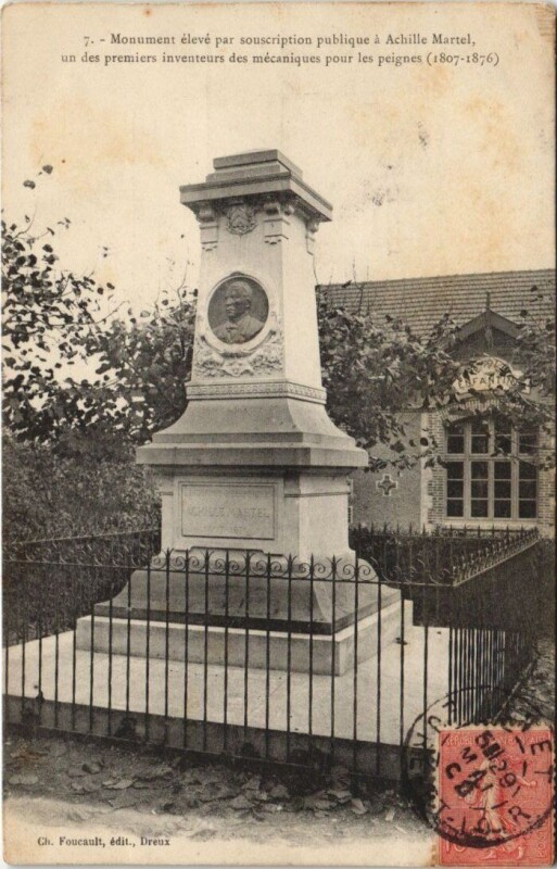 Carte postale ancienne Monument elevé par souscription publique a Achille Martel un