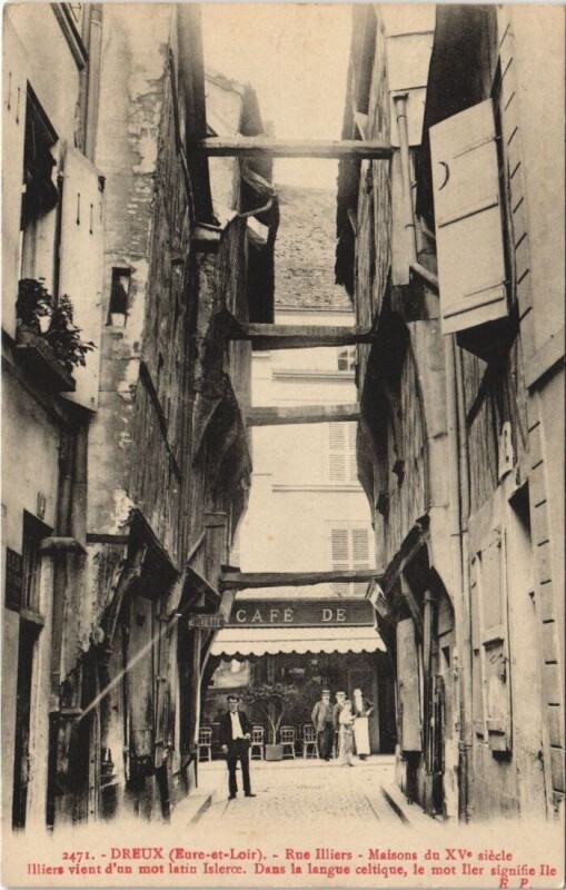 Carte postale ancienne Dreux - Rue Illiers - Maison du Xv siécle Illiers à Dreux