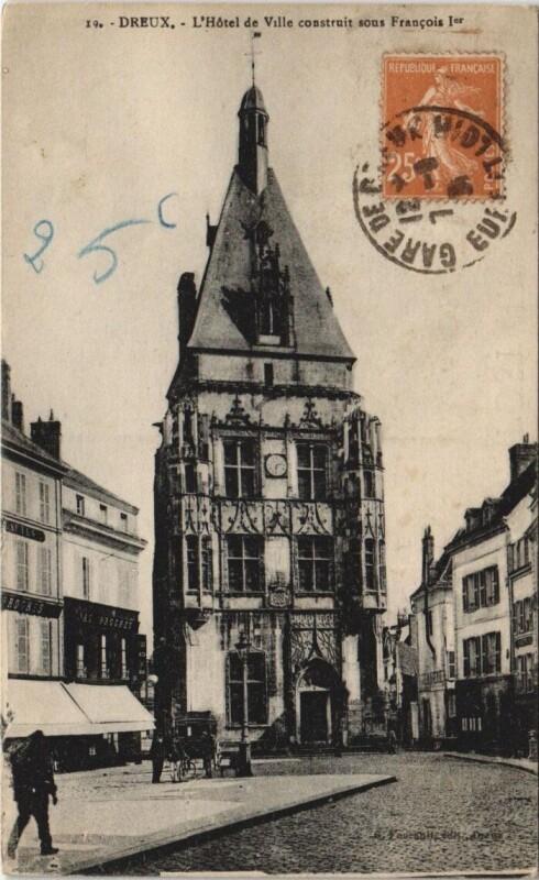 Carte postale ancienne Dreux - L'Hotel de Ville construit sous Francois 1er à Dreux